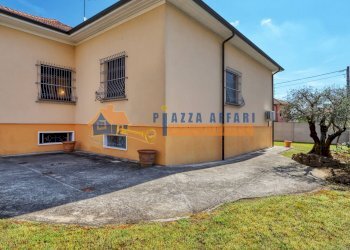 Foto 42 - Villa via C. Battisti, Carnago - foto 42