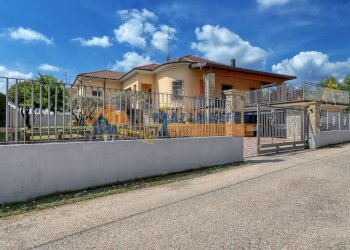 Foto 43 - Villa via C. Battisti, Carnago - foto 43