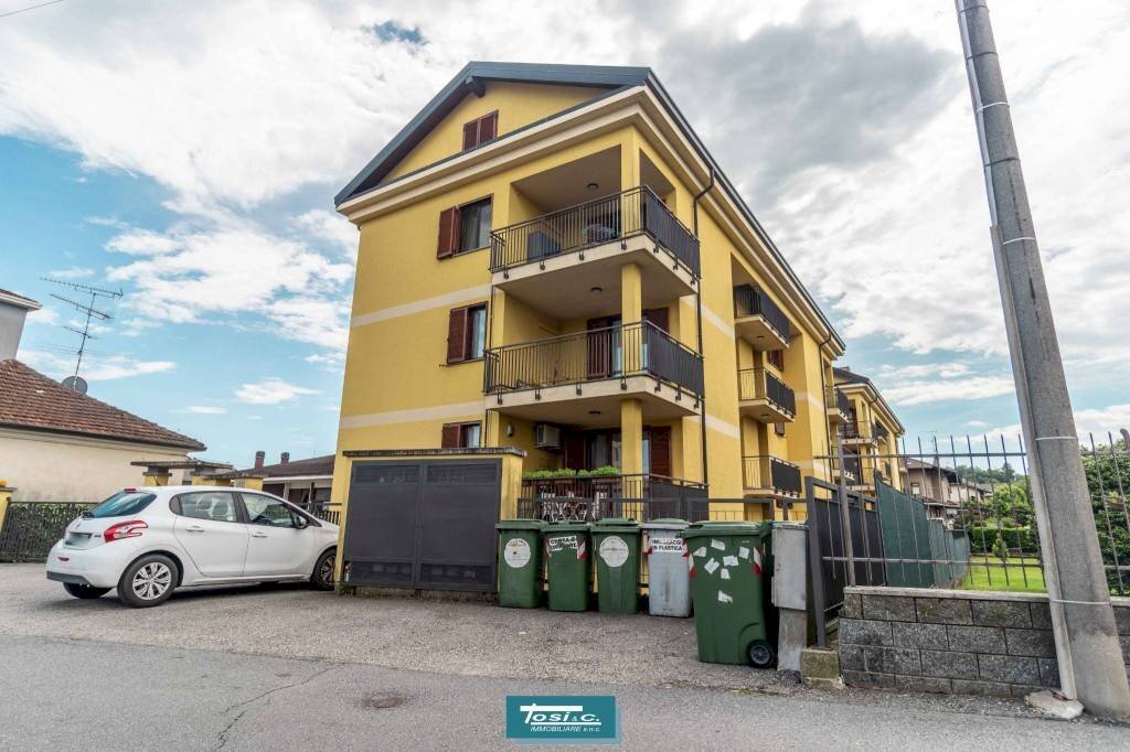 Facciata - Appartamento via Vecchia, 5, Borgomanero - foto 1