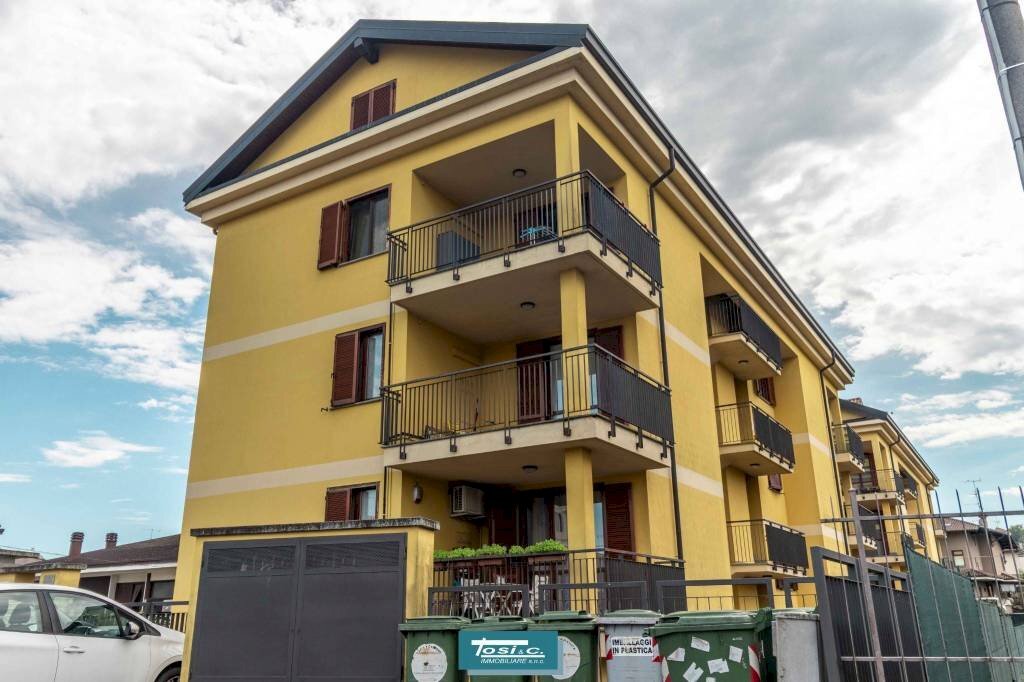 Facciata - Appartamento via Vecchia, 5, Borgomanero - foto 2