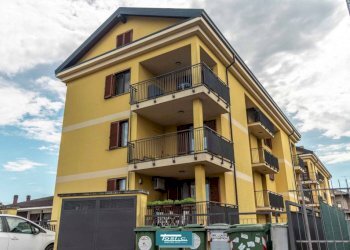 Facciata - Appartamento via Vecchia, 5, Borgomanero - foto 2