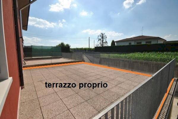 Terrazzo - Trilocale strada Quistello, Roverbella - foto 2