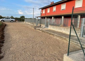 Facciata - Trilocale strada Quistello, Roverbella - foto 1