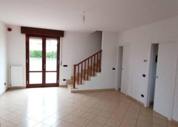 Salone - Trilocale strada Quistello, Roverbella - foto 3