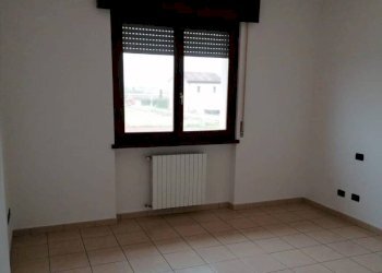 Camera da letto - Trilocale strada Quistello, Roverbella - foto 8