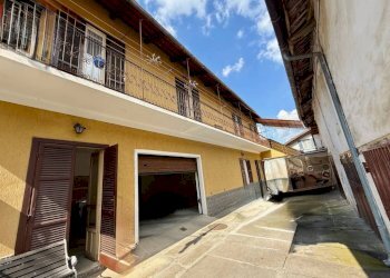 Facciata - Villa via Pietro Sola Vescovo, 4, Carmagnola - foto 3