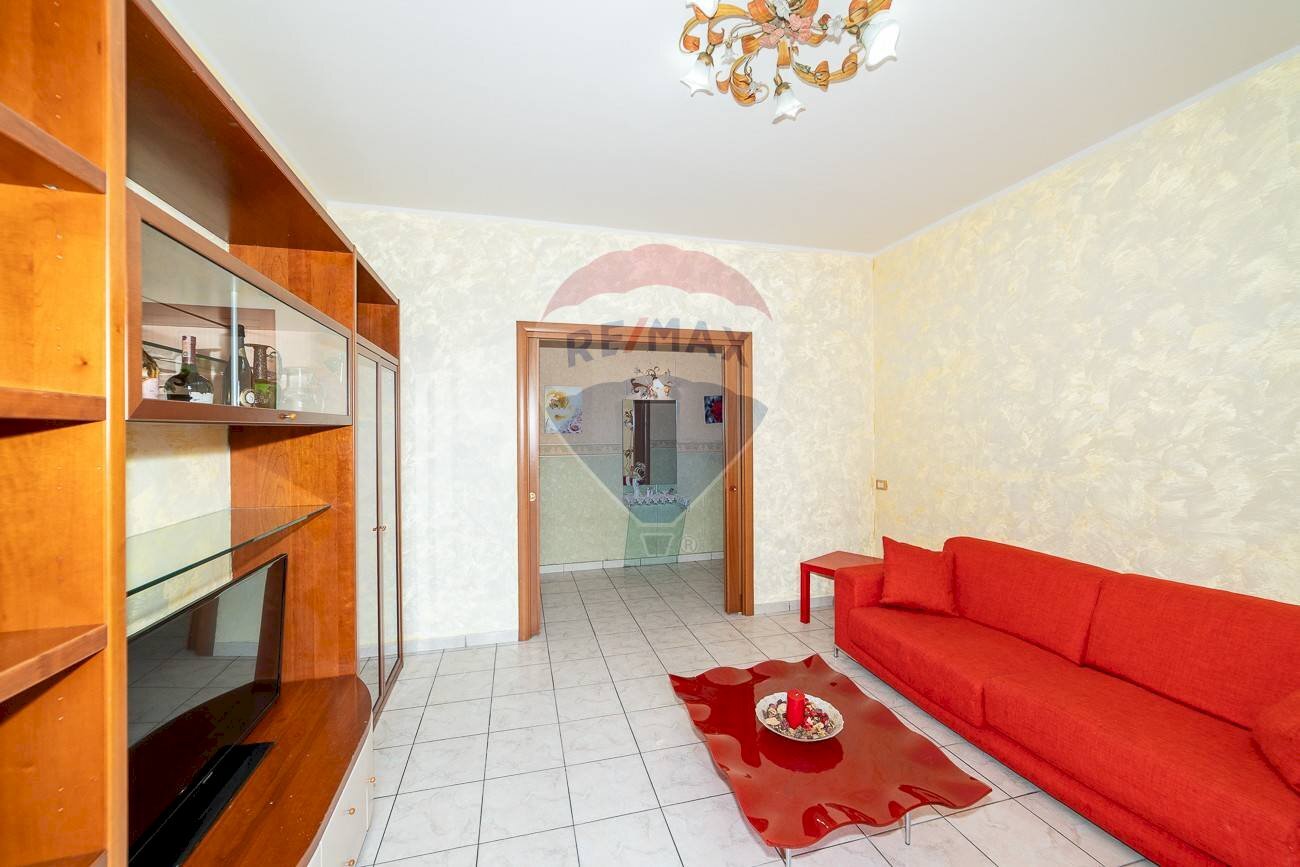 Soggiorno - Three-room apartment Via Pulei
39, Mascalucia - photo 2