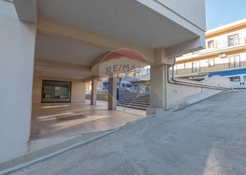 Terrazza - Locale Commerciale Via Cannicarao
 
33, Comiso - foto 7