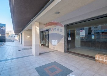 Terrazza - Locale Commerciale Via Cannicarao
 
33, Comiso - foto 8