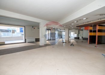 Non correlato - Locale Commerciale Via Cannicarao
 
33, Comiso - foto 13