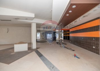 Non correlato - Locale Commerciale Via Cannicarao
 
33, Comiso - foto 15