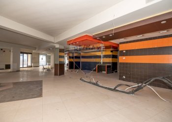 Non correlato - Locale Commerciale Via Cannicarao
 
33, Comiso - foto 18