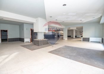 Ricezione / Lobby - Locale Commerciale Via Cannicarao
 
33, Comiso - foto 20