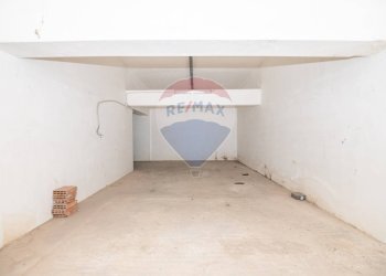 Stanza vuota - Locale Commerciale Via Cannicarao
 
33, Comiso - foto 35