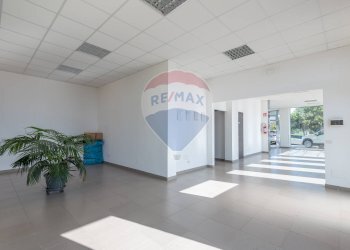 Ricezione / Lobby - Locale Commerciale Via Balatazze
 
snc, Caltagirone - foto 6