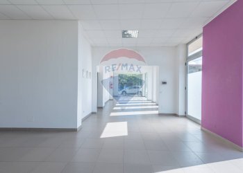 Stanza vuota - Locale Commerciale Via Balatazze
 
snc, Caltagirone - foto 7