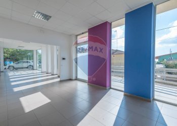 Stanza vuota - Locale Commerciale Via Balatazze
 
snc, Caltagirone - foto 8