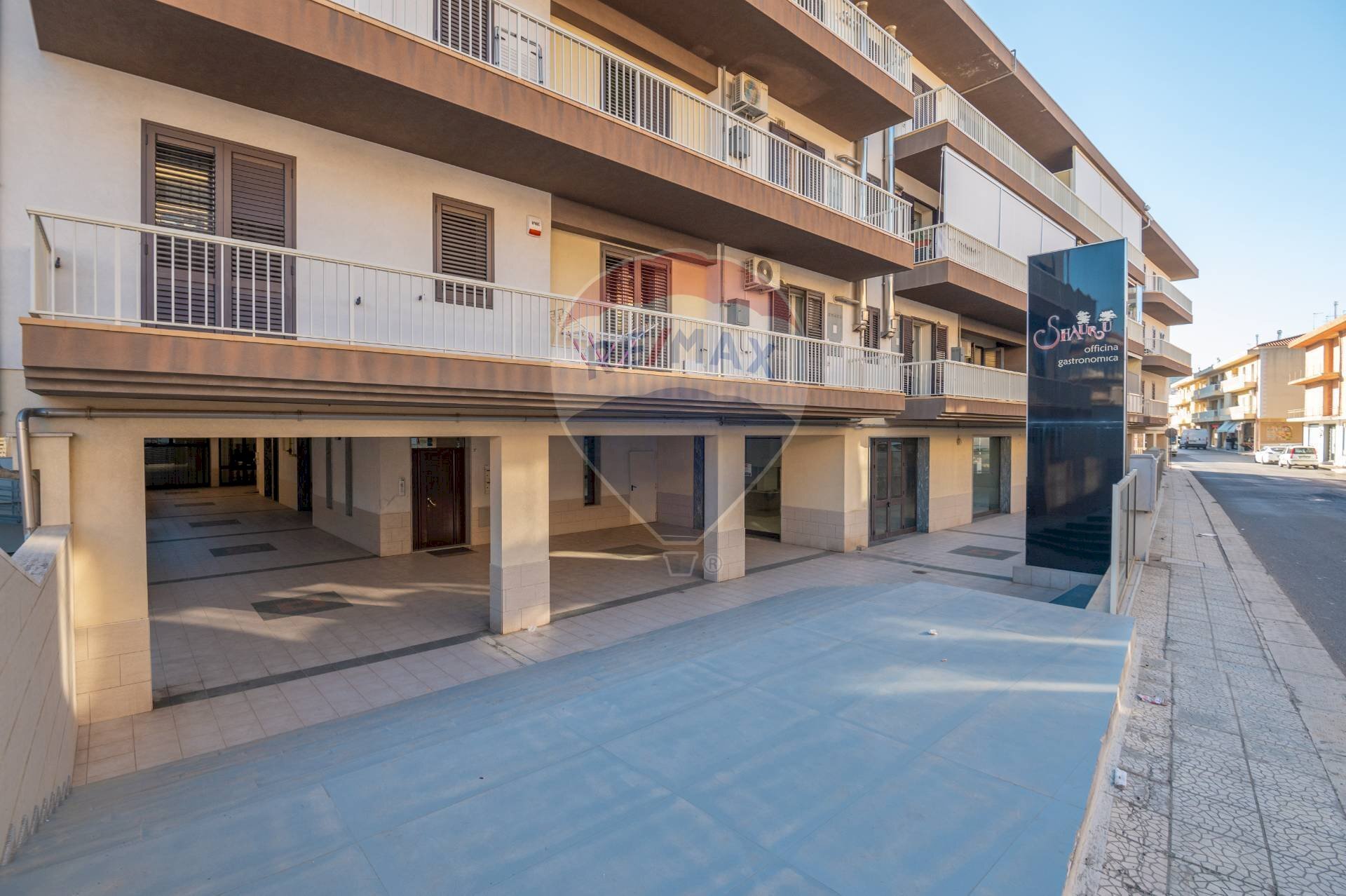 Edificio all\'aperto - Locale Commerciale Via Canicarao
 
33, Comiso - foto 1