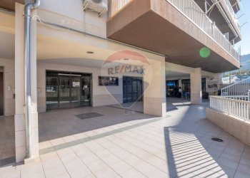 Terrazza - Locale Commerciale Via Canicarao
 
33, Comiso - foto 7