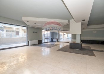 Ricezione / Lobby - Locale Commerciale Via Canicarao
 
33, Comiso - foto 16