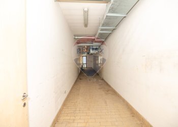 Hall / corridoio - Locale Commerciale Via Canicarao
 
33, Comiso - foto 27