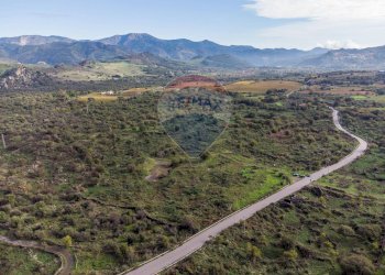 Vista delle montagne - Terreno agricolo CONTRADA NEMMI TORRE GUARINO
 
SNC, Castiglione di Sicilia - foto 1