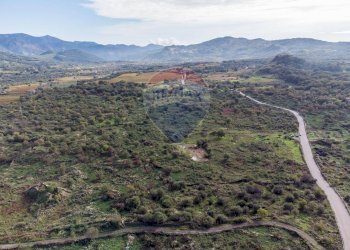 Vista delle montagne - Terreno agricolo CONTRADA NEMMI TORRE GUARINO
 
SNC, Castiglione di Sicilia - foto 3