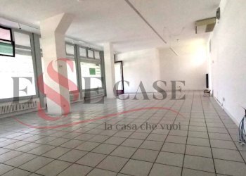 Foto 1 - Commercial Activity Alzano Lombardo - photo 1