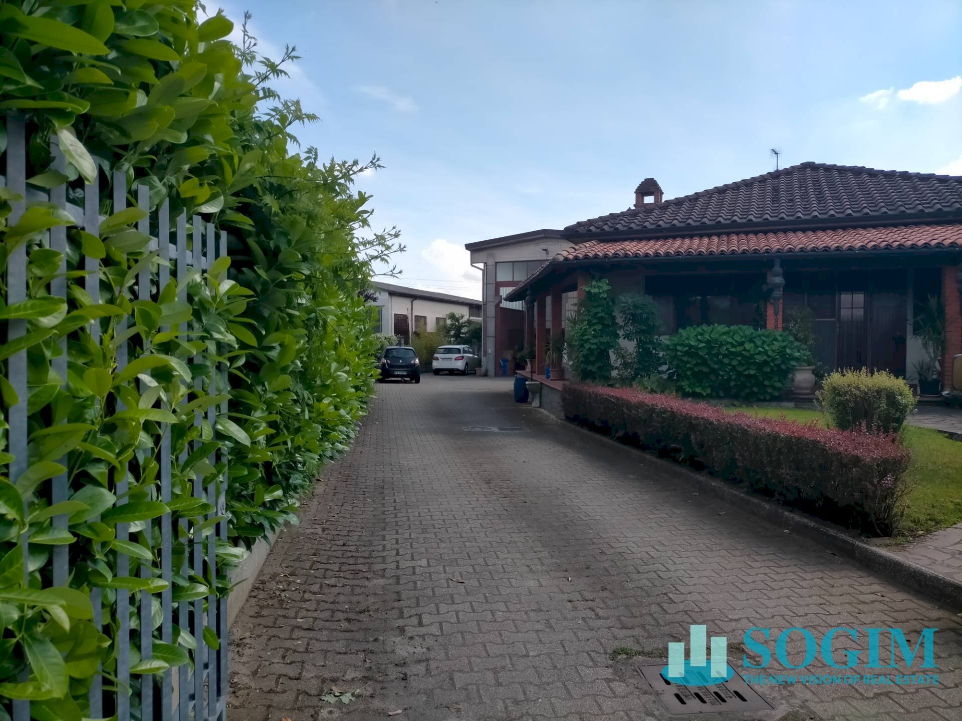 Foto 2 - Capannone via Camussone, Vellezzo Bellini - foto 2