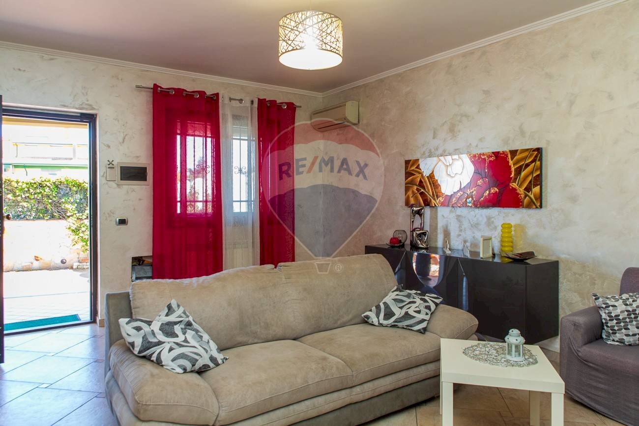 Soggiorno - Semi-detached house Via Professor Armando Rapisarda
 
6/C, Mascalucia - photo 1