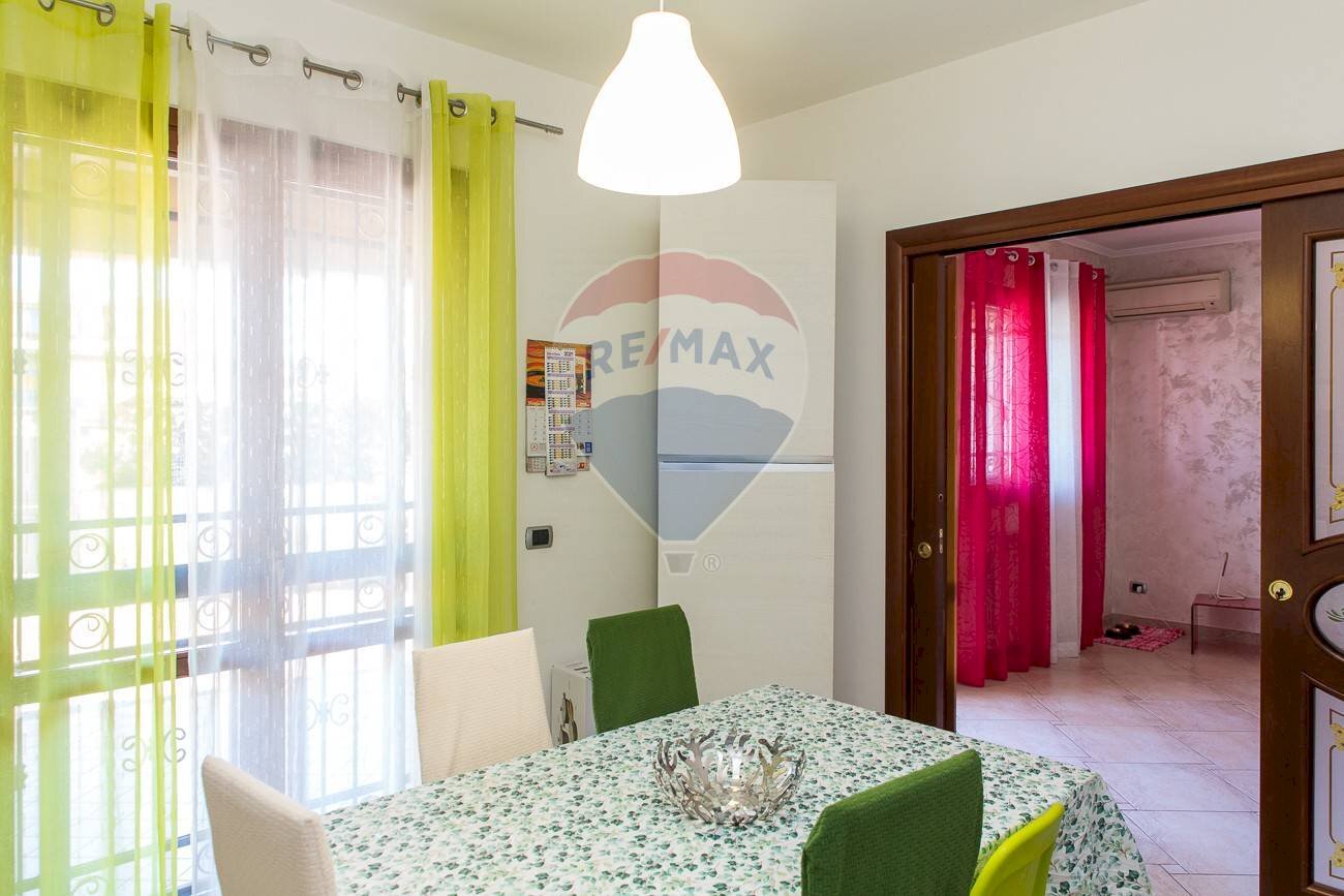 Sala da pranzo - Semi-detached house Via Professor Armando Rapisarda
 
6/C, Mascalucia - photo 3