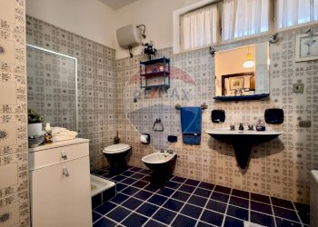 Bagno - Apartment Via Leopardi
 
7, Falconara Marittima - photo 39