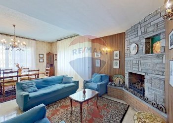 Sala da pranzo - Casa indipendente VIA MONTELLO
 
21, Sesto Calende - foto 1