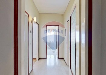 Hall / corridoio - Casa indipendente VIA MONTELLO
 
21, Sesto Calende - foto 23