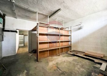 Dispensa di stoccaggio - Casa indipendente VIA MONTELLO
 
21, Sesto Calende - foto 64