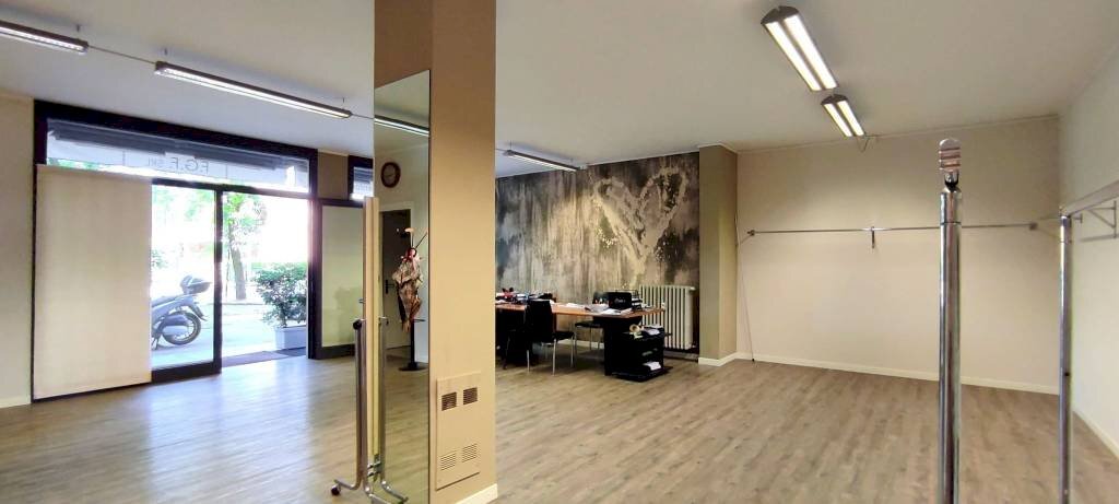 Interno non residenziale - Negozio via Pezzana, Carpi - foto 2