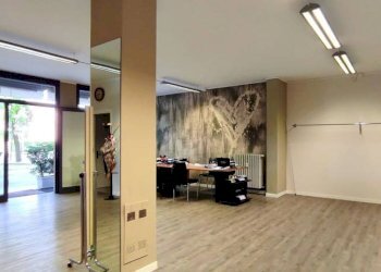 Interno non residenziale - Negozio via Pezzana, Carpi - foto 2