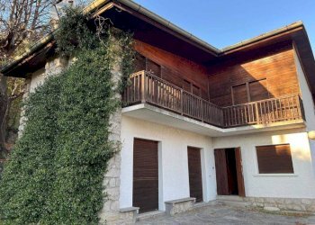 Facciata - Villa via MASSIMO D'AZEGLIO, 4, Ballabio - foto 1