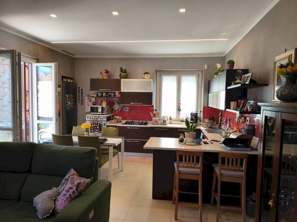 Salone - Quadrilocale Cuneo (zona Donatello) - foto 1