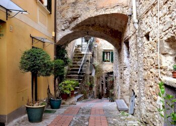 Four-room apartment Via Castello, Apricale - photo 1