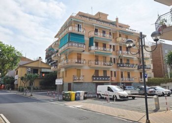 Quadrilocale Via Dante Reale, Borghetto Santo Spirito - foto 1