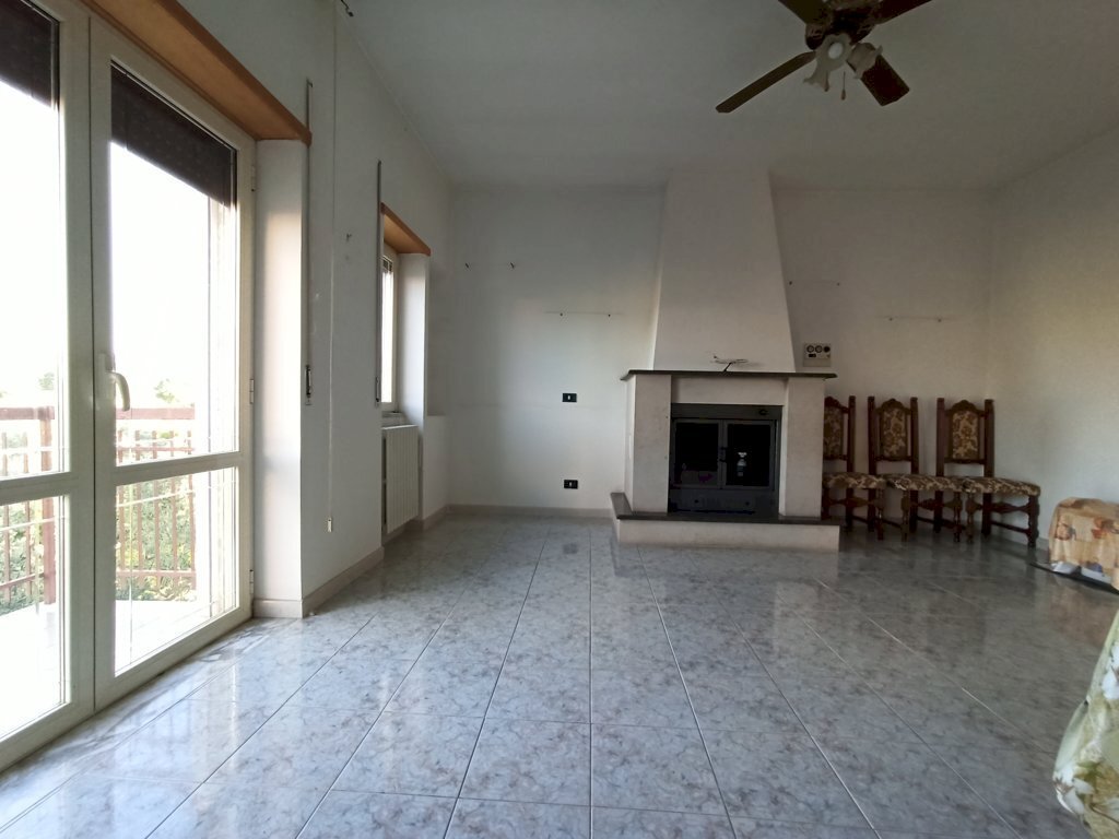 Apartment Via Onofrio dalla Castagna, 83, Isernia - photo 1