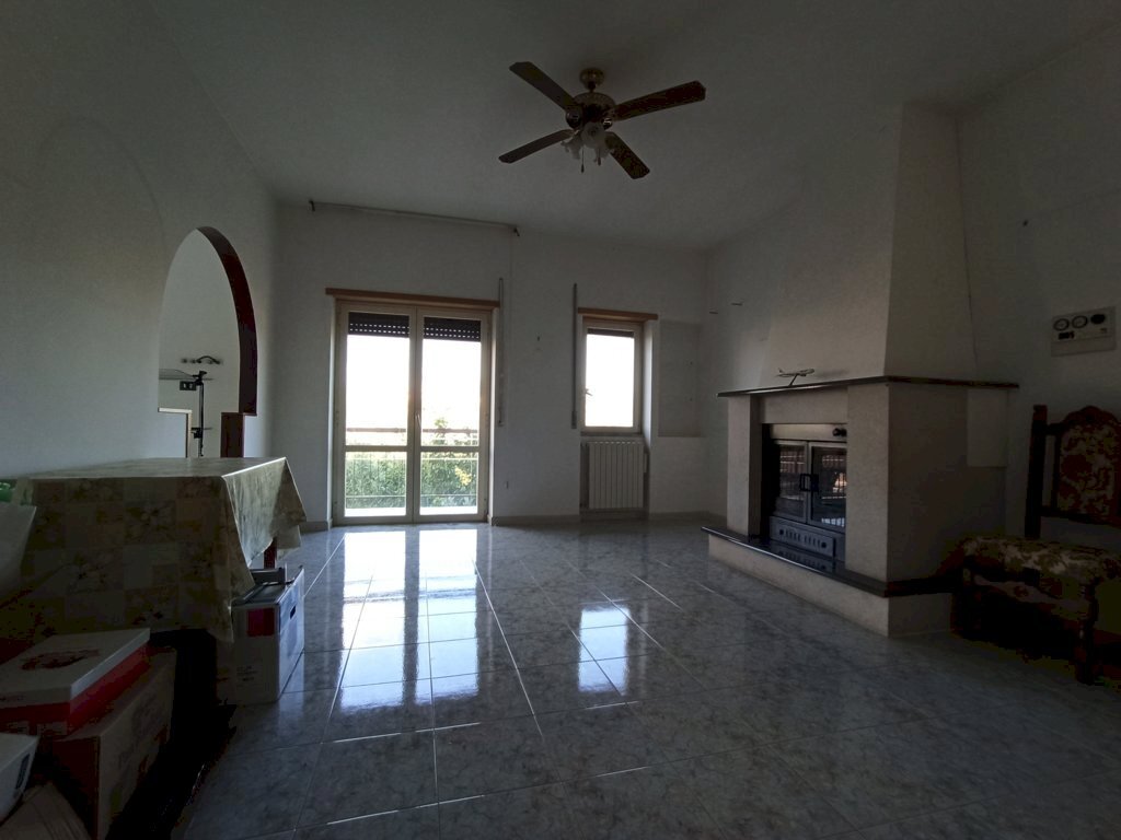 Apartment Via Onofrio dalla Castagna, 83, Isernia - photo 2