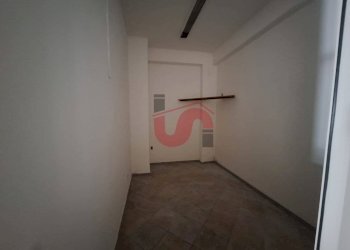 Foto 12 - Commercial Premises Via Giustiniani, Benevento - photo 12