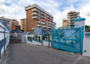 Edificio all\'aperto - Box VIA UMBERTO GIORDANO
 
176, Palermo - photo 5