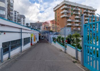 Edificio all\'aperto - Box VIA UMBERTO GIORDANO
 
176, Palermo - photo 7