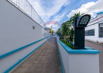 Piscina - Box VIA UMBERTO GIORDANO
 
176, Palermo - photo 12