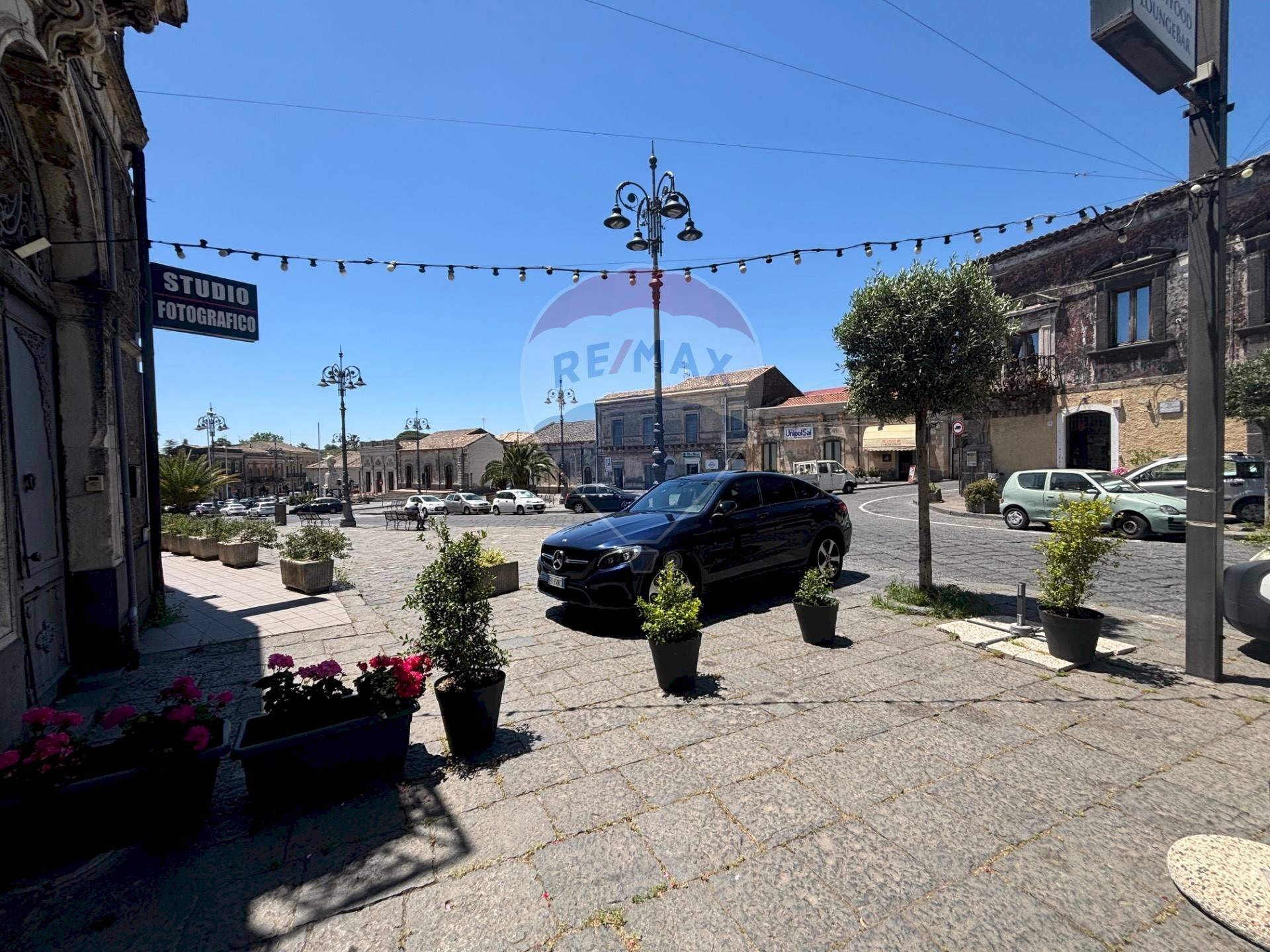 Edificio all\'aperto - Locale Commerciale piazza don diego
38, Pedara - foto 3