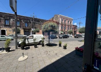 Edificio all\'aperto - Locale Commerciale piazza don diego
 
38, Pedara - foto 2