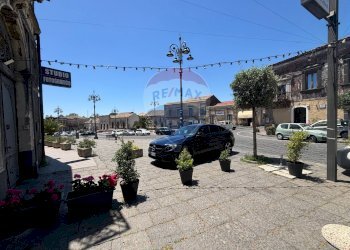 Edificio all\'aperto - Locale Commerciale piazza don diego
 
38, Pedara - foto 3